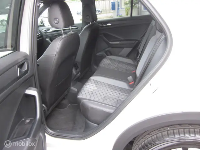 Volkswagen T-Roc 1.5 TSI R-Line Edition 2024 Benzine 9