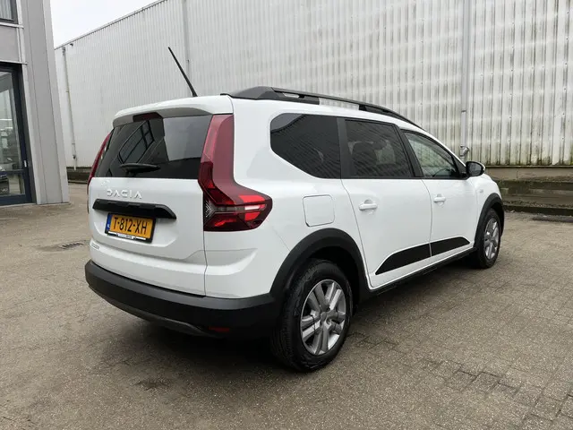 Dacia Jogger 1.0 TCe 110 Expression 7p. 2023 Benzine 33