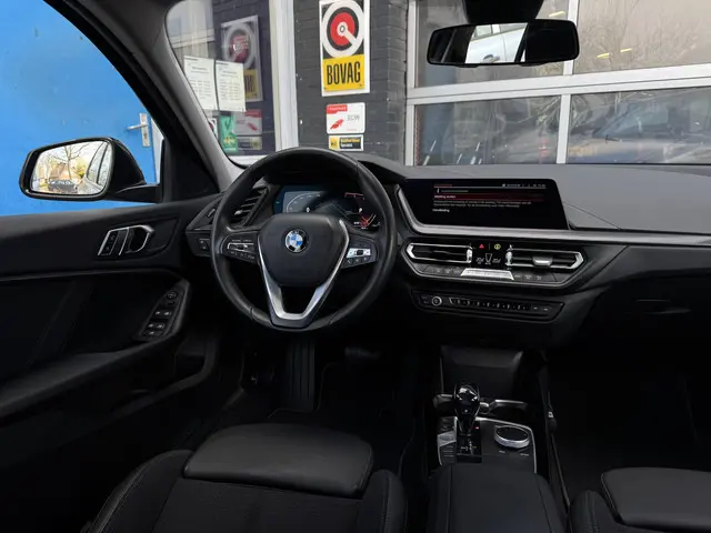 BMW 1 Serie 118i Executive Edition 2019 Benzine 4