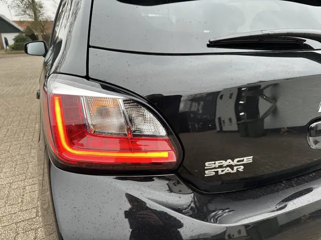 Mitsubishi Space Star 1.2 Intense 2022 Benzine 43