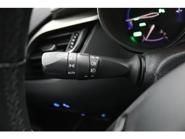 Toyota C-HR 1.8 Hybrid Bi-Tone 2018 Hybride Benzine 31