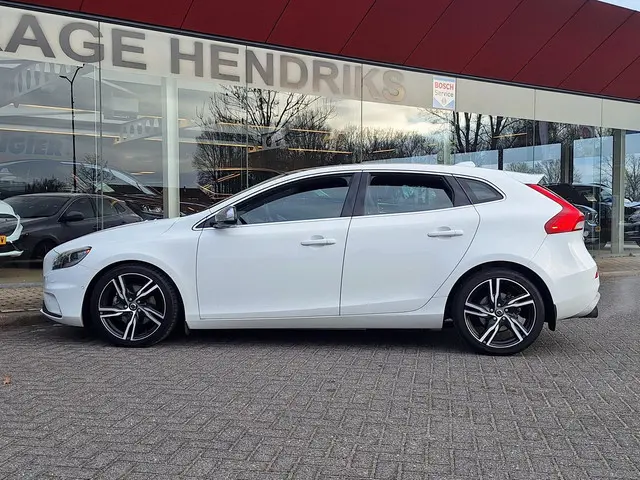 Volvo V40 1.6 T4 R-Design Automaat 2013 Benzine 13