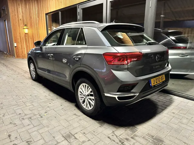 Volkswagen T-Roc 1.5 TSI Style grijs 2020 Benzine 3