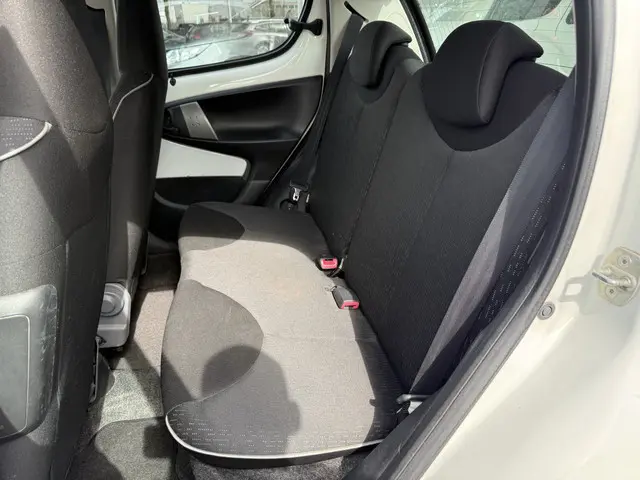 Peugeot 107 1.0 Access Accent 2013 Benzine 6