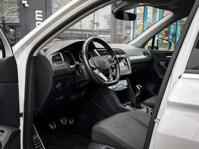 Volkswagen Tiguan 1.5 TSI Life Business 2022 Benzine 12