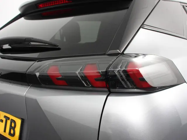 Peugeot 2008 1.2 PureTech Allure 2022 Benzine 31