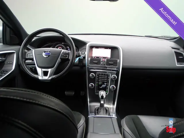 Volvo XC60 2.0 T5 R-Design Automaat. 2017 Benzine 3