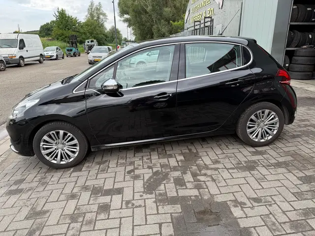 Peugeot 208 1.2 PureTech Blue Lease Premium 2016 Benzine 15