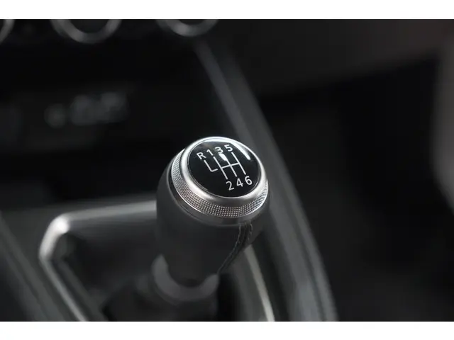 Renault Clio TCe 90 GPF techno 2025 Benzine 43