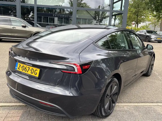 Tesla Model 3 RWD 60 kWh 2024 Elektrisch 4