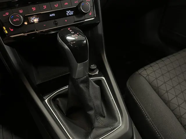 Volkswagen T-Cross 1.0 TSI Life 2021 Benzine 33