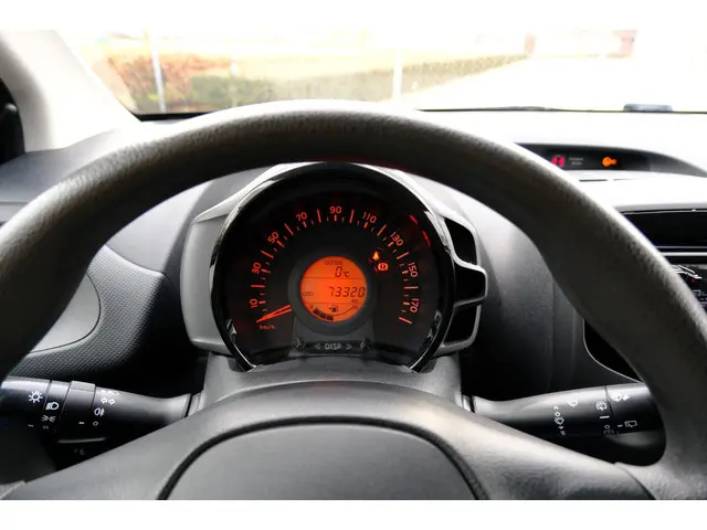 Toyota Aygo 1.0 VVT-i x 5-drs LED-dagrij 2019 Benzine 12