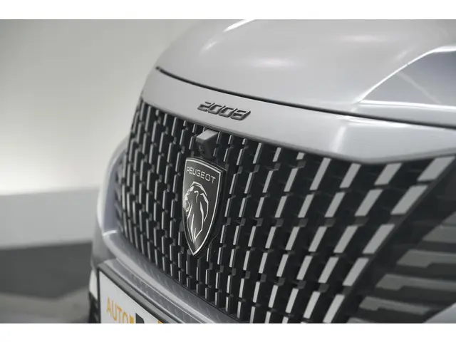 Peugeot 2008 Hybrid 136 e-DSC6 GT 2024 Hybride Benzine 17