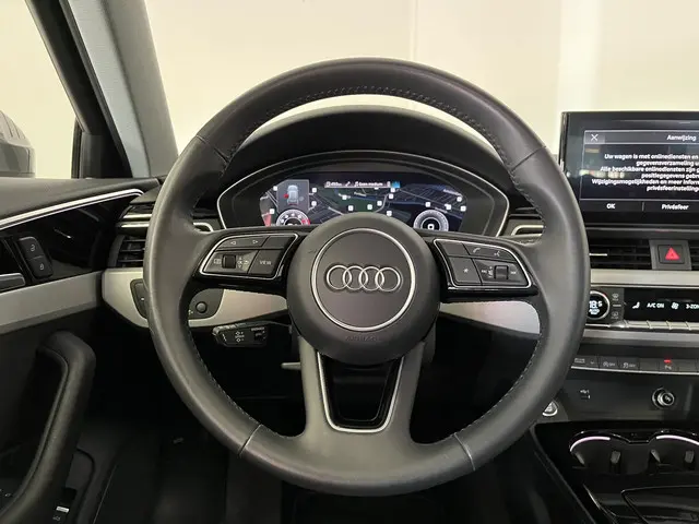Audi A4 Avant 35 TFSI Launch edition 2020 Benzine 12