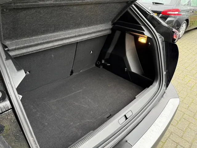 Peugeot 2008 1.2 Hybrid 145 Allure 2025 Hybride Benzine 14