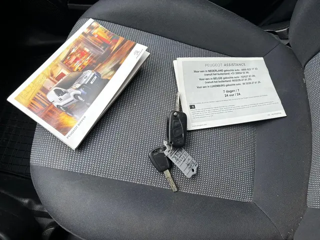 Peugeot 107 1.0 Active 2013 Benzine 6