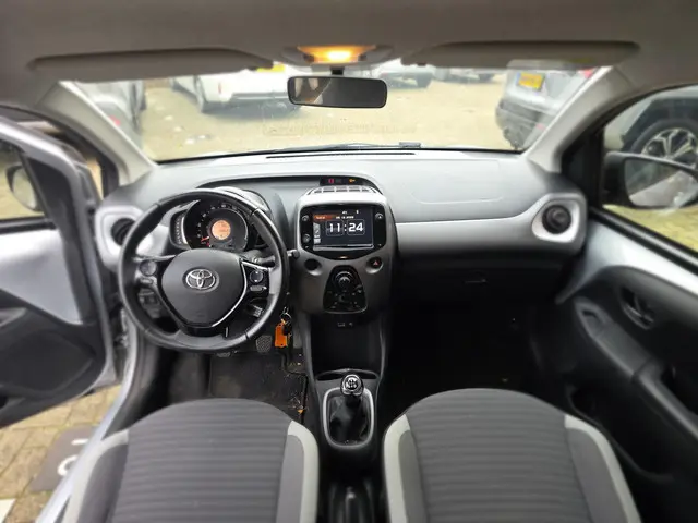 Toyota Aygo 1.0 VVT-i 5-Deurs X-Play 2020 Benzine 10