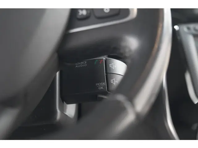 Renault Captur TCe 90 Intens 2018 Benzine 36