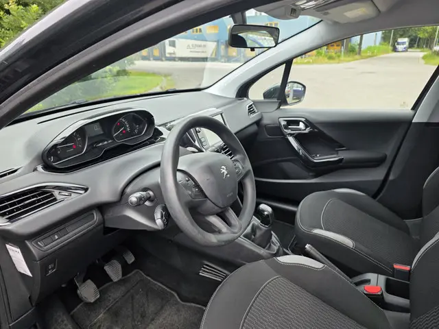 Peugeot 208 1.2 PureTech Active 2016 Benzine 10