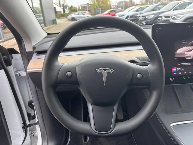 Tesla Model Y Long Range AWD 75 kWh 2022 Elektrisch 12