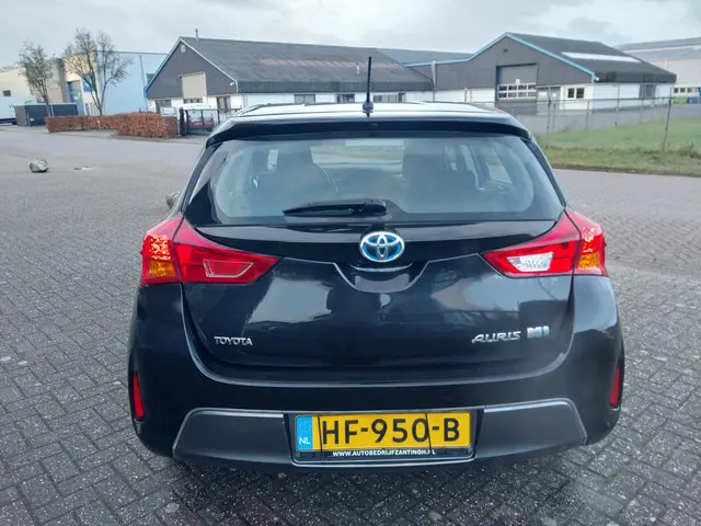 Toyota Auris 1.8 Hybrid Aspiration 2015 Hybride Benzine 18