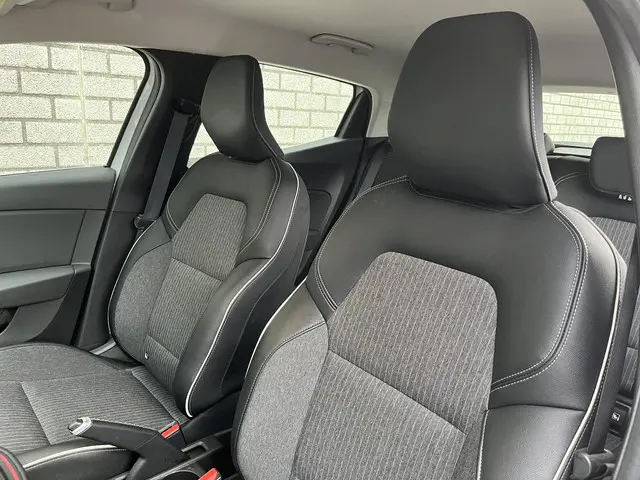 Renault Clio 1.0 TCe Intens 2019 Benzine 29