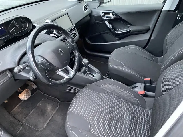 Peugeot 208 1.2 PureTech GT-line 2018 Benzine 3