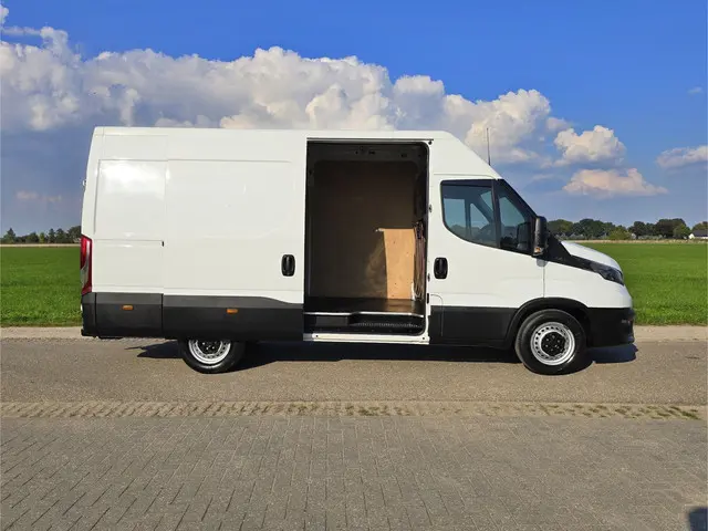Iveco Daily 35S14V 2.3 352L H2 2022 Diesel 17