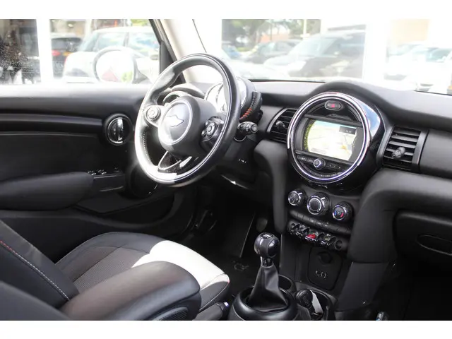 MINI One Mini 1.5 D Business 2016 Diesel 26