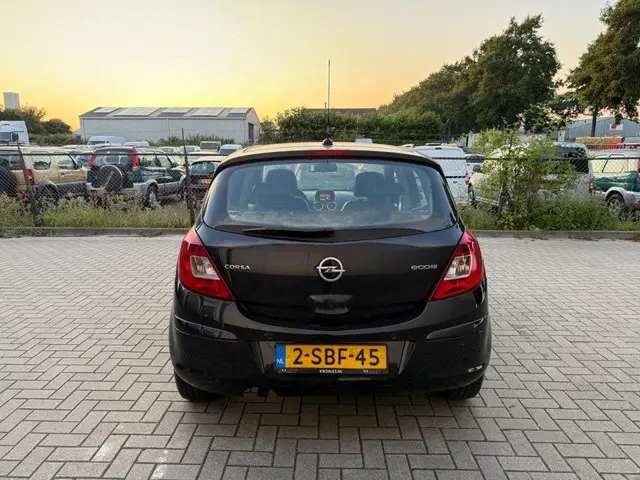 Opel Corsa 1.4-16V Cosmo 164.196KM 2013 Benzine 6