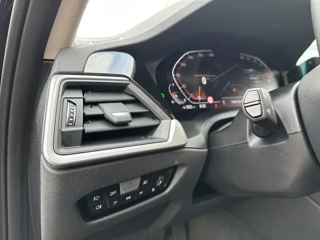 BMW 3 Serie Touring 318i Executive Edition 2021 Benzine 9