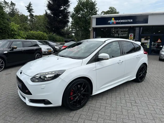 Ford Focus 2.0 EcoBoost 250PK ST-3 2014 Benzine 2