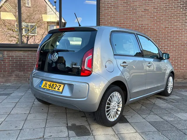 Volkswagen up! 1.0 high up! BlueMotion 2016 Benzine 4