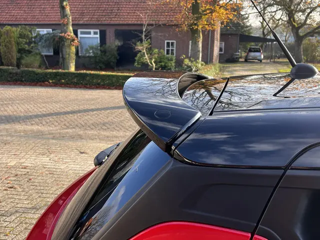 Suzuki Swift 1.2 SportLine Smart Hybrid 2023 Benzine 39