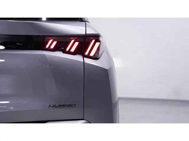 Peugeot 5008 1.2 PureTech Allure 2024 Benzine 15