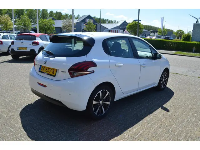 Peugeot 208 1.2 PureTech Blue Lion 2016 Benzine 4