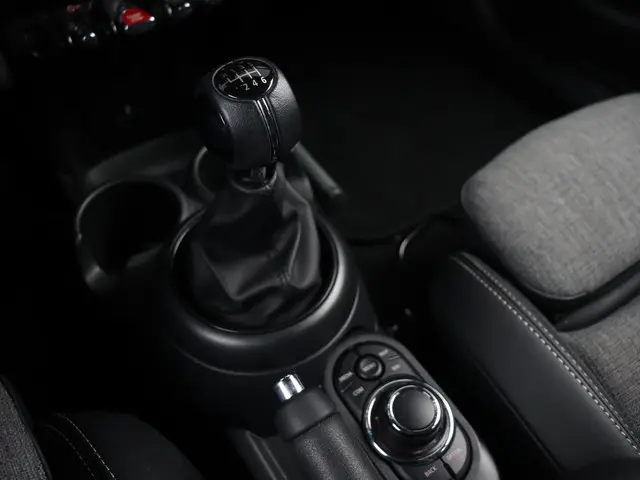 MINI 5-Deurs Cooper 2022 Benzine 17