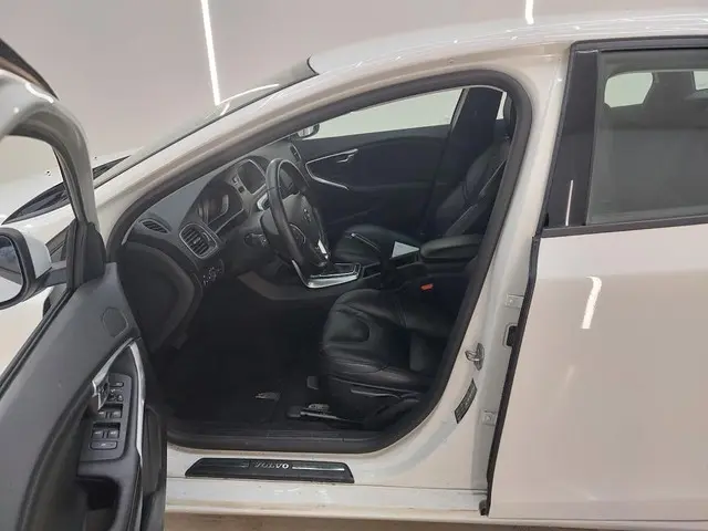 Volvo V40 T2 Polar+ 2019 Benzine 4