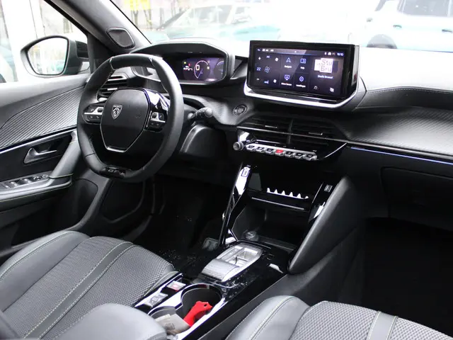 Peugeot 2008 1.2 Hybrid 145 GT 2026 Hybride Benzine 3