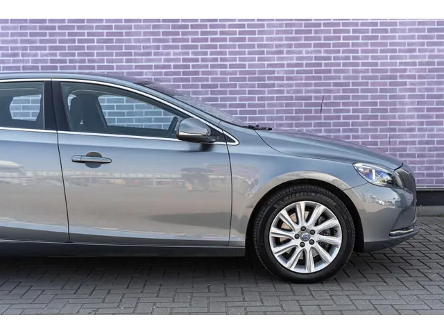 Volvo V40 T3 Momentum Automaat 2015 Benzine 14