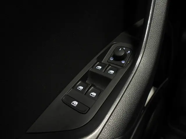 Škoda Karoq 1.0 TSI Ambition 2023 Benzine 18