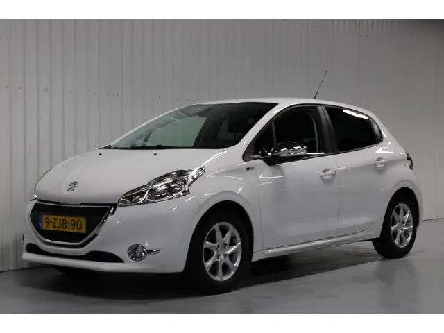 Peugeot 208 1.2 PureTech Style Pack 2015 Benzine 12