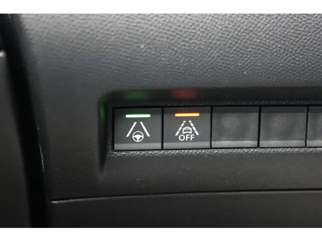 Peugeot 2008 1.2 PureTech GT Pack Aut8 | 2021 Benzine 12