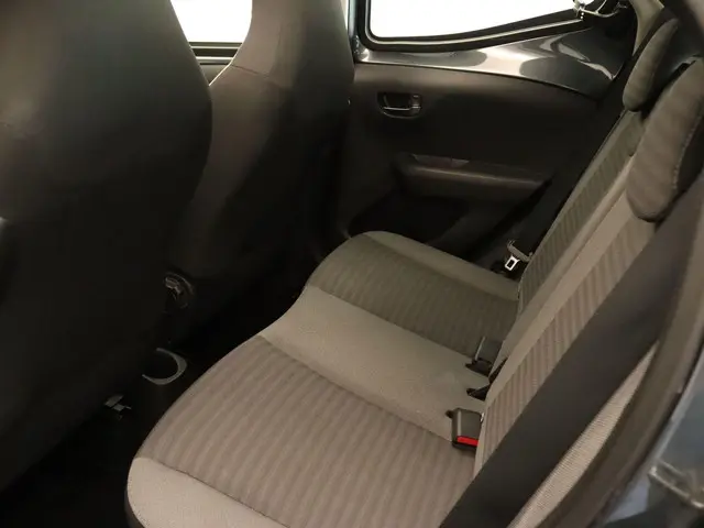 Toyota Aygo 1.0 VVT-i x-play limited 2019 Benzine 5