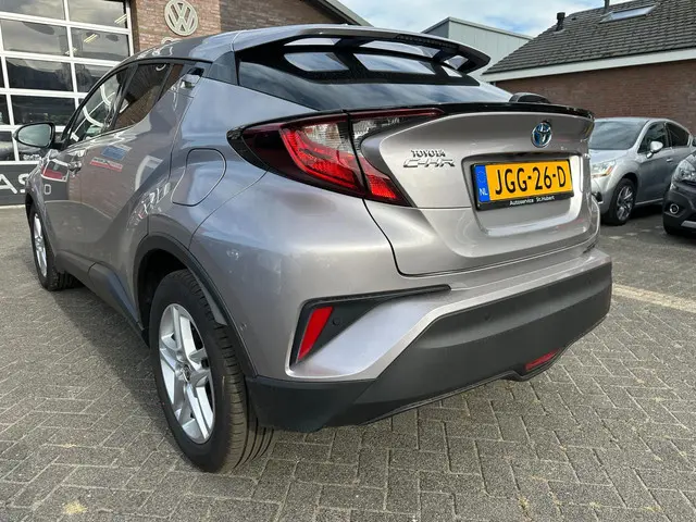 Toyota C-HR 1.8 Hybrid Executive 2022 Hybride Benzine 8