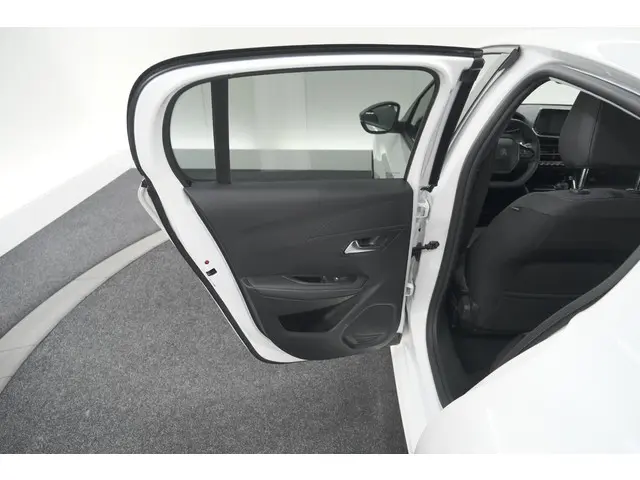 Peugeot 208 PureTech 100 Allure Pack 2023 Benzine 57