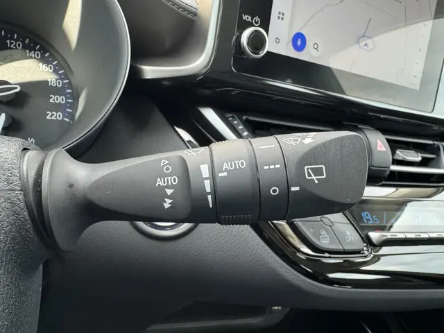 Toyota C-HR 1.8 Hybrid Dynamic 2023 Hybride Benzine 29