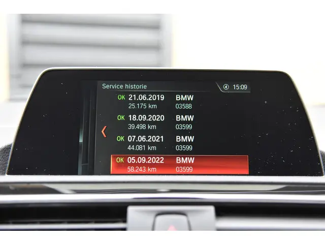 BMW 1 Serie 118i Edition Sport Line 2017 Benzine 18