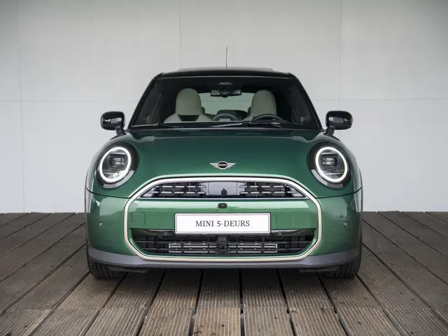 MINI 5-Deurs Cooper C 2026 Benzine 3