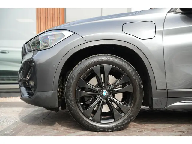 BMW X1 xDrive25e High Executive 2020 Hybride Benzine 10